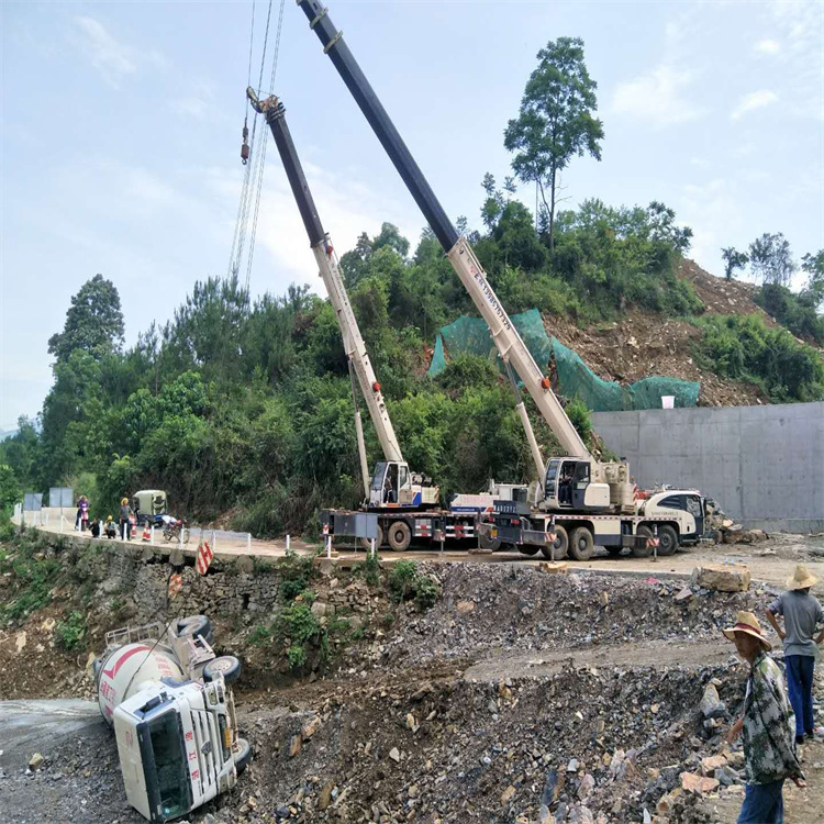 分宜县汽车掉沟里叫吊车救援要多少钱